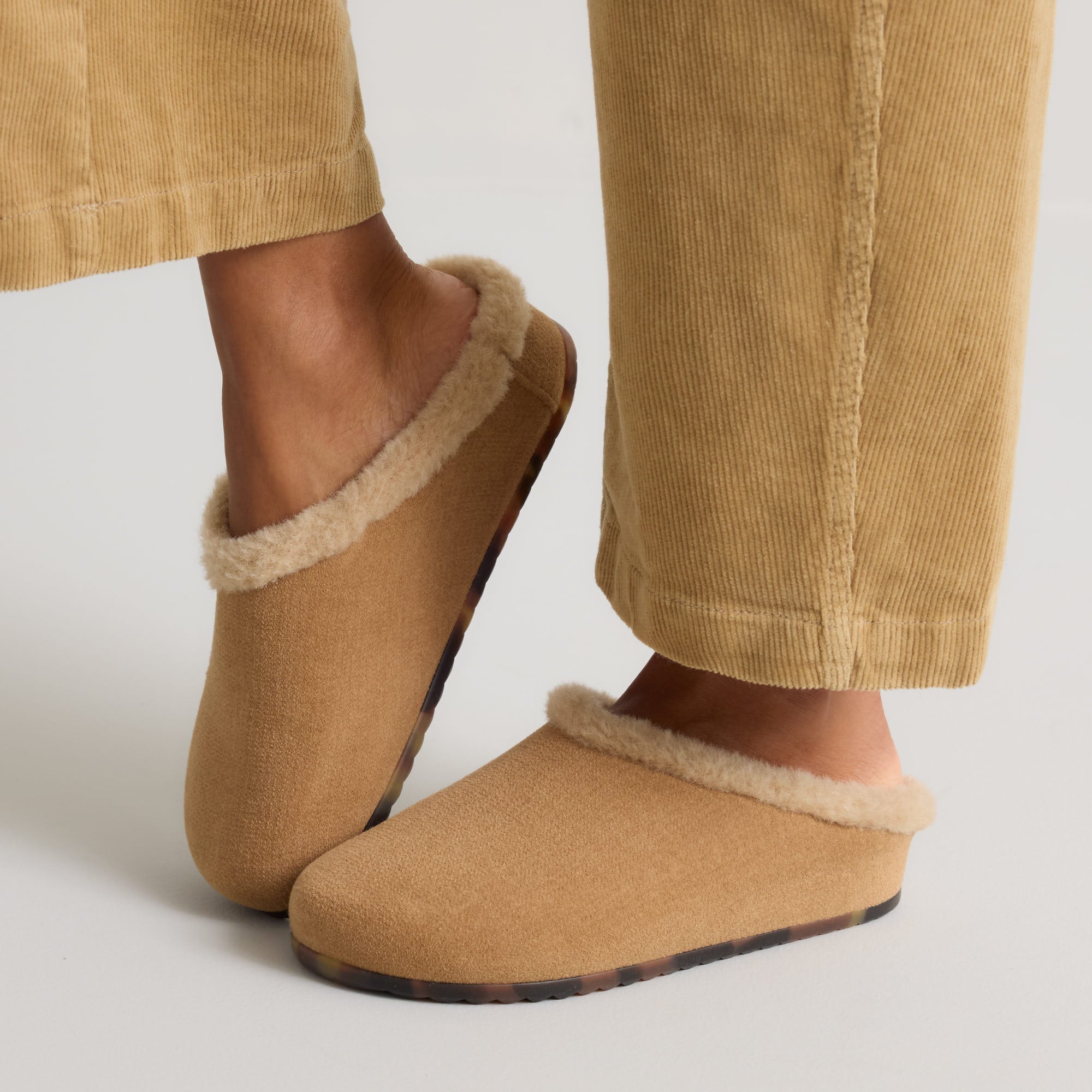 The Après Clog - ReVelvet™ Pecan